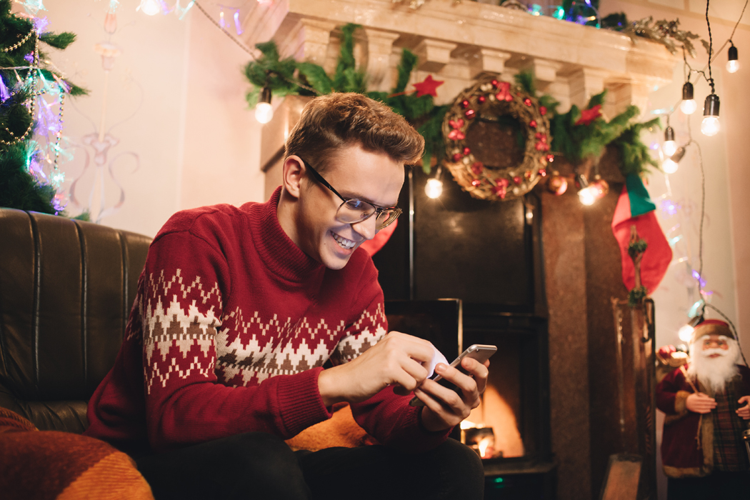 Christmas sweaters for men: where does the trend come from?