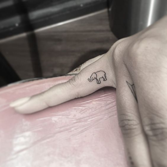 tatouage doigt animal