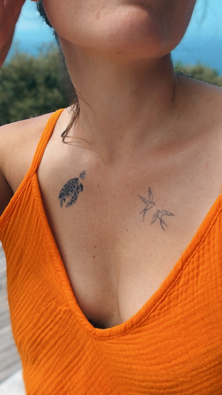 mini tatouage sur le torse